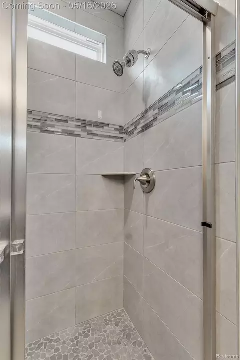 Bath - 4628 Crestway Dr, Brighton, MI 48116 photo 2 of 7