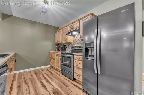 Kitchen - 4628 Crestway Dr, Brighton, MI 48116 photo 9 of 11