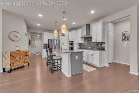 Kitchen - 4628 Crestway Dr, Brighton, MI 48116 photo 2 of 11