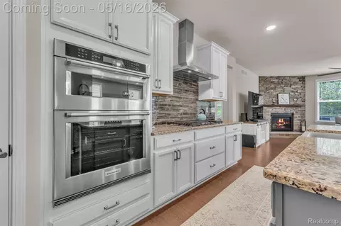 Kitchen - 4628 Crestway Dr, Brighton, MI 48116 photo 7 of 11
