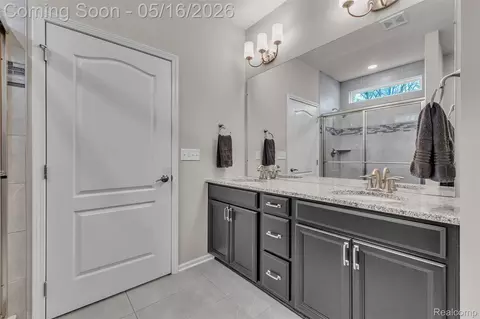 Bath - 4628 Crestway Dr, Brighton, MI 48116 photo 3 of 7