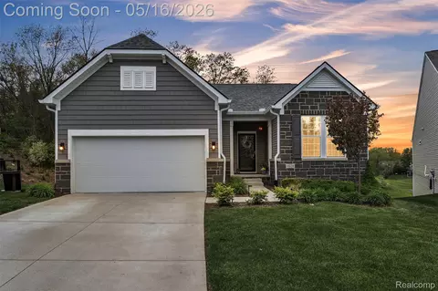 4628 Crestway Dr, Brighton, MI 48116