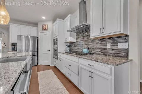 Kitchen - 4628 Crestway Dr, Brighton, MI 48116 photo 6 of 11