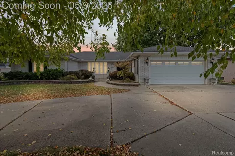 38219 Santa Anna St, Clinton Township, MI 48036