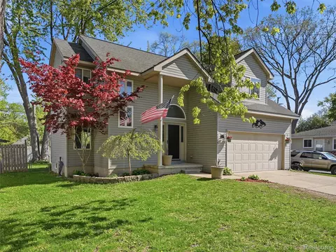 7226 Garvin, Waterford, MI 48329
