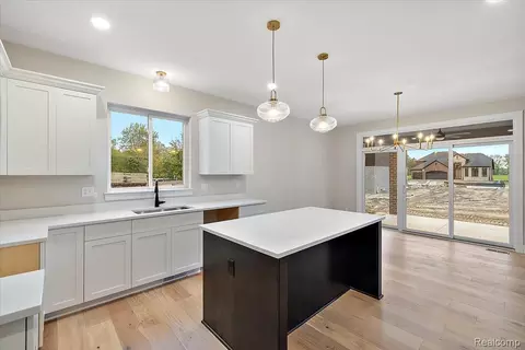 Kitchen - 50793 Timberstone Dr, Macomb, MI 48042 photo 4 of 5