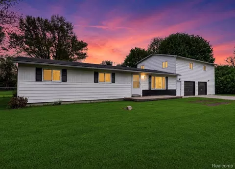 138 W Hunters Creek Rd, Lapeer, MI 48446
