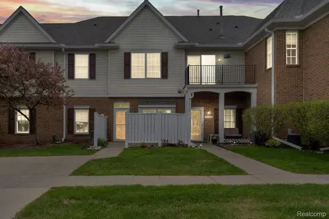 610 Belmonte Dr, Waterford, MI 48328