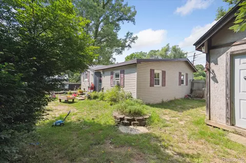 Exterior - 7801 E Michigan Ave, Jackson, MI 49201 photo 6 of 7
