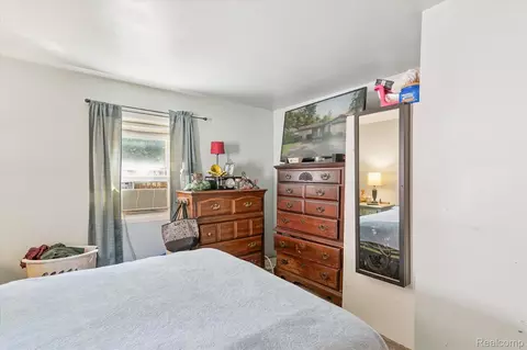 Bedroom - 7801 E Michigan Ave, Jackson, MI 49201 photo 3 of 4