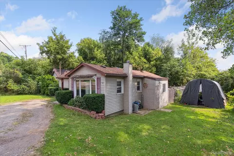 Exterior - 7801 E Michigan Ave, Jackson, MI 49201 photo 2 of 7