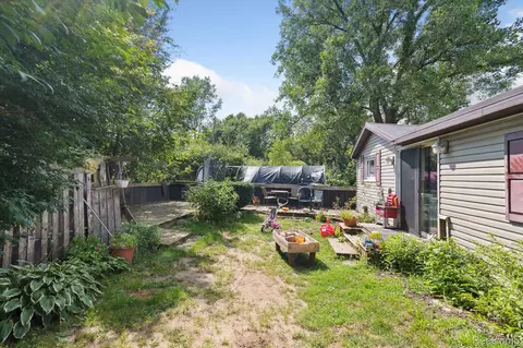 Exterior - 7801 E Michigan Ave, Jackson, MI 49201 photo 5 of 7