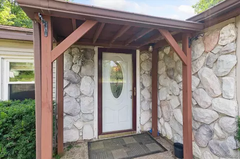 Exterior - 7801 E Michigan Ave, Jackson, MI 49201 photo 3 of 7