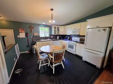 Kitchen - 729 Fitzner Dr, Davison, MI 48423 photo 1 of 2