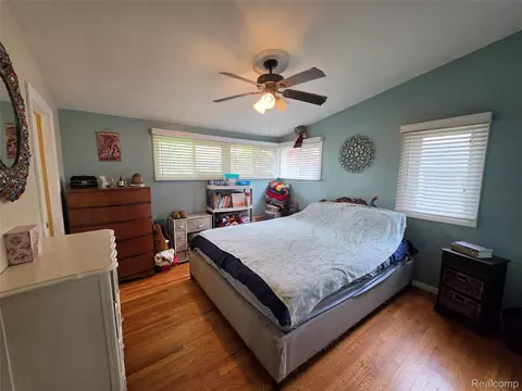 Bedroom - 729 Fitzner Dr, Davison, MI 48423 photo 3 of 4