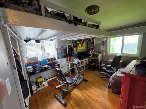 Bedroom - 729 Fitzner Dr, Davison, MI 48423 photo 2 of 4
