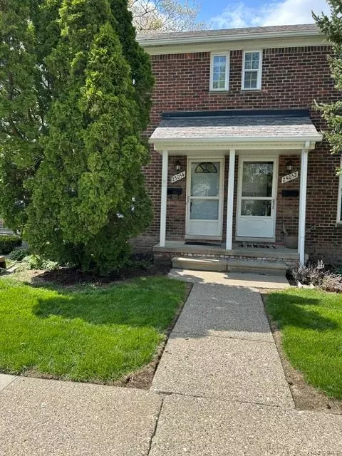 23054 Gary Ln, Saint Clair Shores, MI 48080