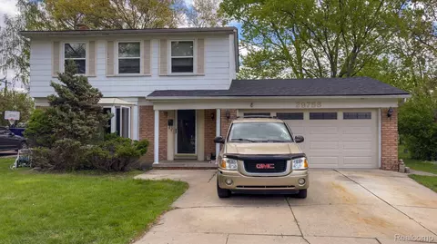 29758 Rambling Rd, Southfield, MI 48076