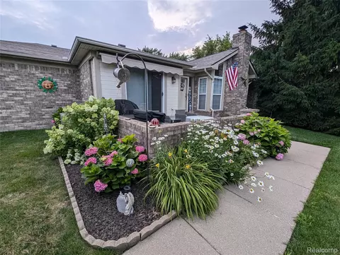 18397 Pleasant Valley Dr #169, Macomb, MI 48044
