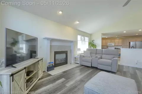 Living - 52237 Mitchell Ln #11, Macomb, MI 48042 photo 2 of 3