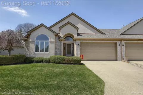 52237 Mitchell Ln #11, Macomb, MI 48042