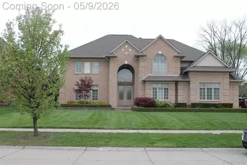 6929 Dakota Dr, Troy, MI 48098