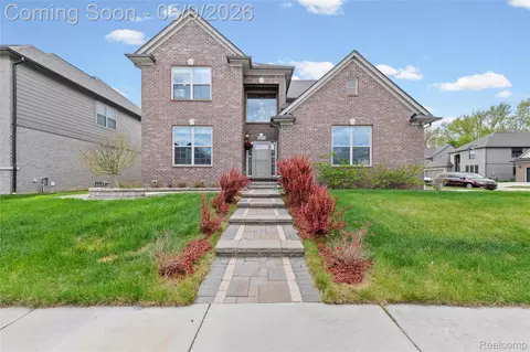 3559 Birchmount Dr, Troy, MI 48083