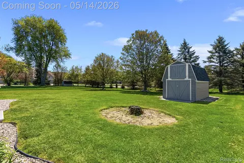 Exterior - 9338 E Lippincott Blvd, Davison, MI 48423 photo 4 of 9
