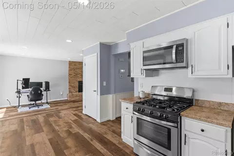 Kitchen - 9338 E Lippincott Blvd, Davison, MI 48423 photo 1 of 2