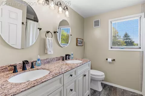 Bath - 9338 E Lippincott Blvd, Davison, MI 48423 photo 1 of 1