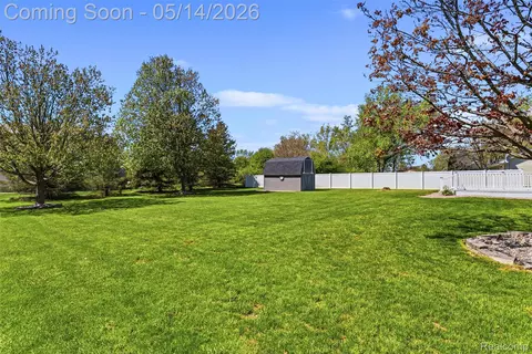 Exterior - 9338 E Lippincott Blvd, Davison, MI 48423 photo 7 of 9