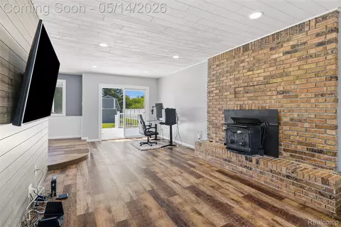 Living - 9338 E Lippincott Blvd, Davison, MI 48423 photo 5 of 5