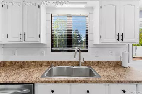 Kitchen - 9338 E Lippincott Blvd, Davison, MI 48423 photo 2 of 2