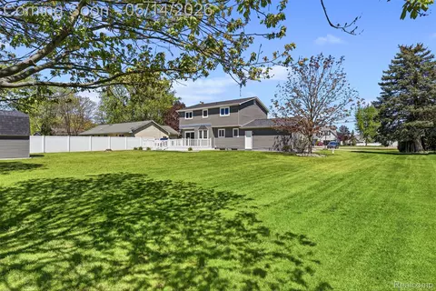 Exterior - 9338 E Lippincott Blvd, Davison, MI 48423 photo 6 of 9