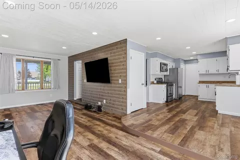 Living - 9338 E Lippincott Blvd, Davison, MI 48423 photo 3 of 5