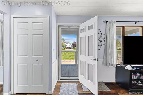 Entry Way - 9338 E Lippincott Blvd, Davison, MI 48423 photo 1 of 2