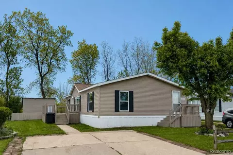2183 Water Ridge Dr, Newport, MI 48166