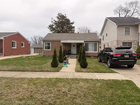 6624 Centralia St, Dearborn Heights, MI 48127