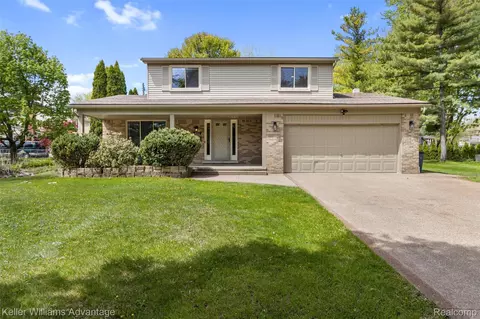 4061 Middlebury Dr, Troy, MI 48085