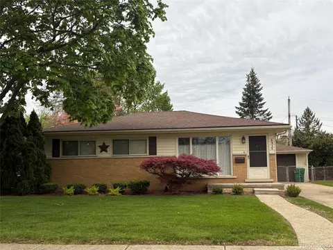 6915 Dover St, Garden City, MI 48135