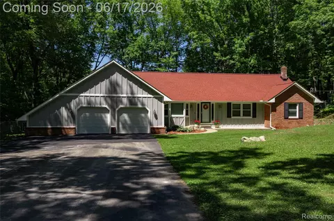 2915 Dunsary Ln, Genoa, MI 48114