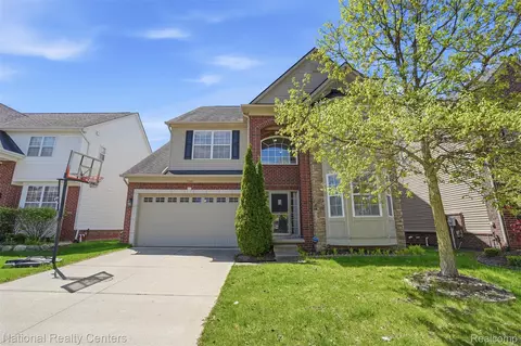 51161 Hallfield St, Novi, MI 48374