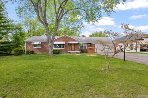 26504 Doxtator St N, Dearborn Heights, MI 48127