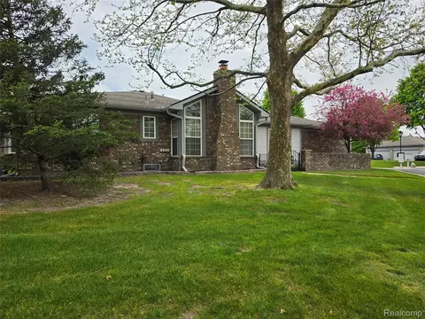 48484 Savoy Ct, Shelby Township, MI 48315