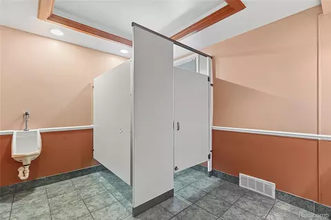 Bath - 19621 Wood St, Melvindale, MI 48122 photo 7 of 8