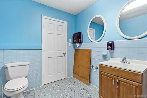 Bath - 19621 Wood St, Melvindale, MI 48122 photo 2 of 8