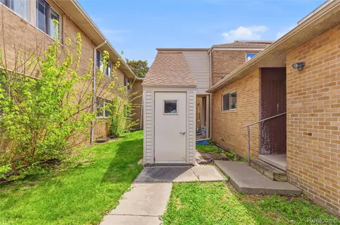Exterior - 19621 Wood St, Melvindale, MI 48122 photo 10 of 11