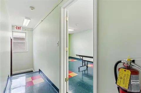 Entry Way - 19621 Wood St, Melvindale, MI 48122 photo 8 of 10