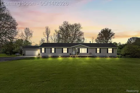 7935 Ravenswood Rd, Wales, MI 48027