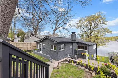 567 Bellevue Ave, Lake Orion, MI 48362